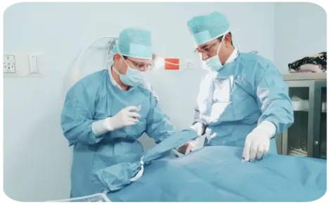 Realizando un transplante en el Centro Médico de Especialidades Cardiorenal